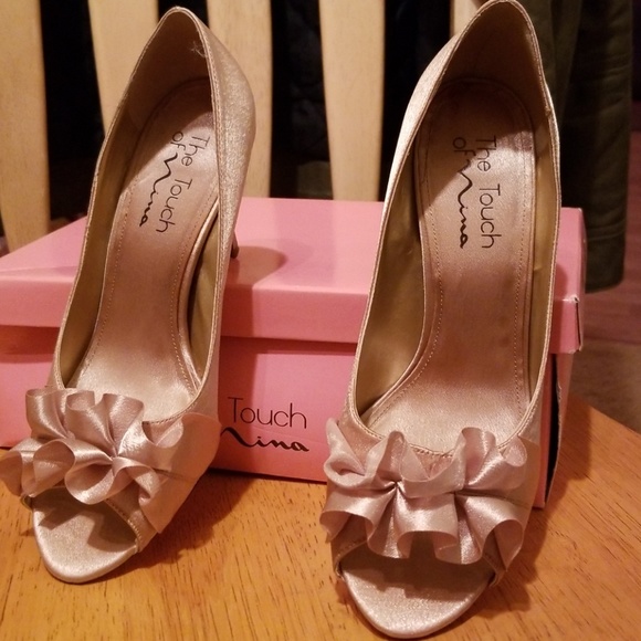 <Touch of Nina> Dress Heel/Shoe, Peep Toe - 6M - Picture 3 of 8